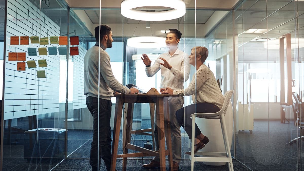 Free advertising: colleagues in a meeting