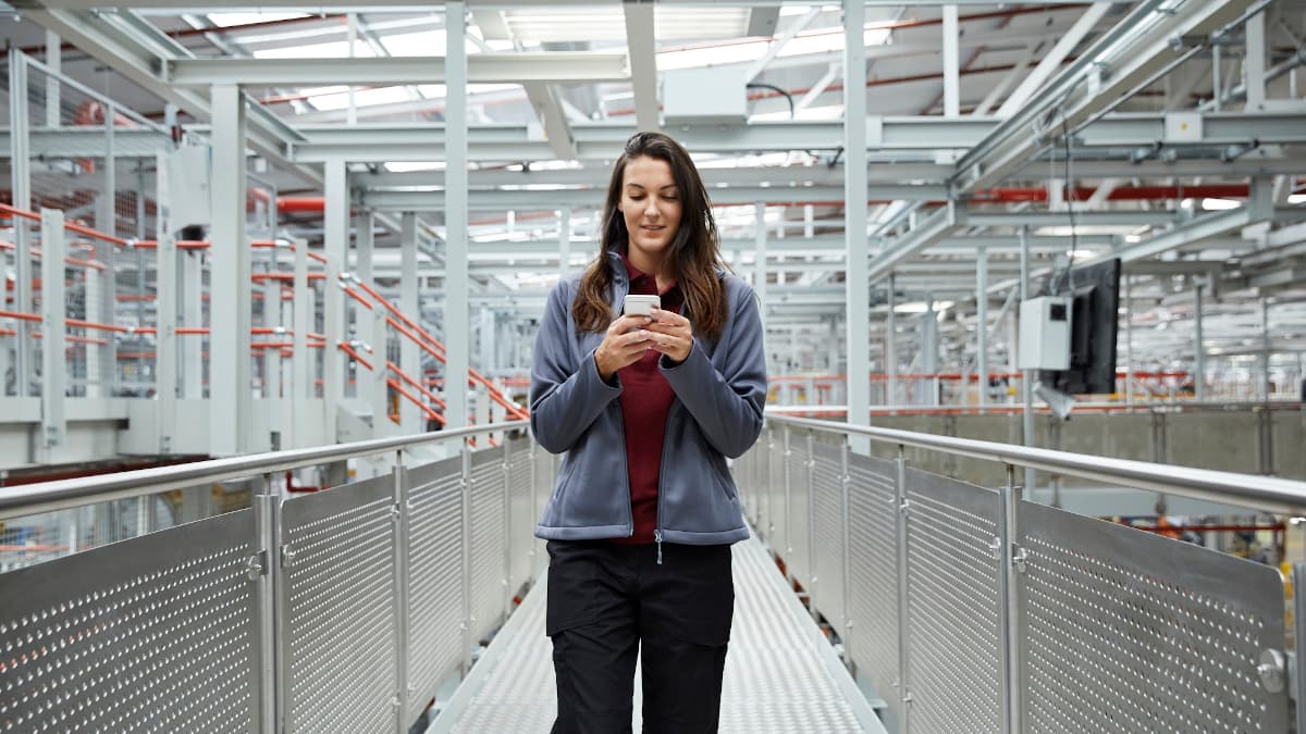 Woman receiving account-based marketing on her smartphone