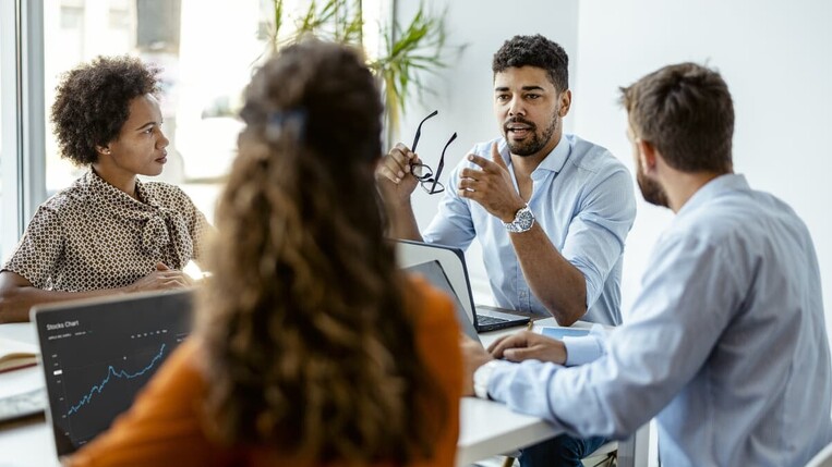 Marketing-Meeting im Büro